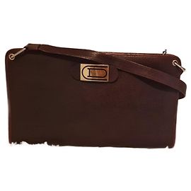 Bolsa Christian Dior de couro marrom com logo CD dourado Marrom Castanho escuro