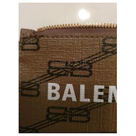 Balenciaga-Clutch-Taschen-Braun