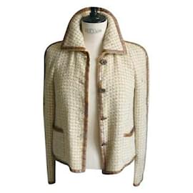 Chanel-CHANEL Jaqueta curta de tweed bege BE T38-Bege
