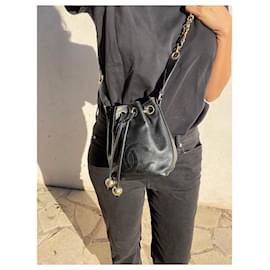 Chanel-Superba borsa a secchiello Chanel Bucket Gabrielle in pelle di caviale nero.-Nero