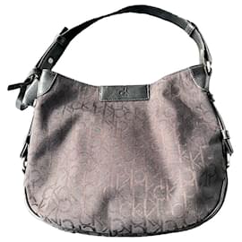 Moedig toewijzen Citaat Second hand Calvin Klein Handbags - Joli Closet