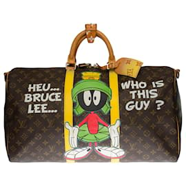 Louis Vuitton-Exceptional Louis Vuitton Keepall travel bag 50 cm in brown monogram canvas and natural leather customized "Bruce Lee is not dead" by Street Art artist PatBo-Brown