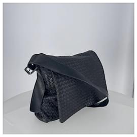 Bottega Veneta-Black Leather Bottega Veneta Crossbody Bag-Black