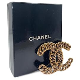 Broche Chanel CC dorée Doré