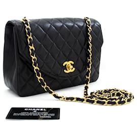 Chanel-Bolsa de ombro com corrente meia lua CHANEL tiracolo preto acolchoado-Preto