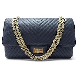 Chanel-Chanel handbag 2.55 MEDIUM NAVY BLUE CHEVRON BANDOULIERE HAND BAG-Navy blue