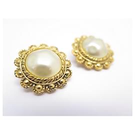 Chanel-PENDIENTES VINTAGE PERLAS CHANEL Y METAL ORO CIRCA 1960 PENDIENTES PERLAS-Dorado