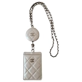 Chanel-Chanel card holder in iridescent leather with chain-Silvery,Grey