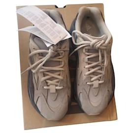 Baskets Yeezy 700 V2 Tephra Beige en Coton Beige