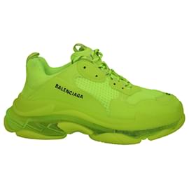 Balenciaga-Balenciaga Triple S Clear Sole Sneaker in Fluo Yellow Polyurethane-Yellow