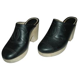 Autre Marque Black Leather and Wood Clogs Size 38 Black