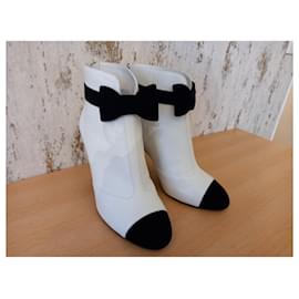 Chanel-botas de tornozelo-Preto,Branco