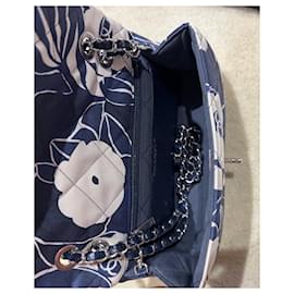 Chanel-bolsa de aba de seda Chanel-Azul