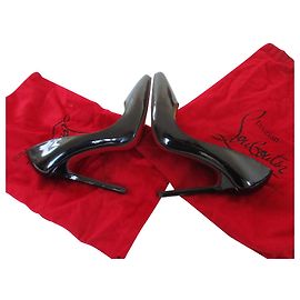 Christian Louboutin Escarpins cuir verni, 38. Noir