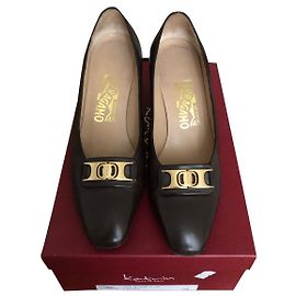 Mocassins Salvatore Ferragamo em couro marrom Marrom