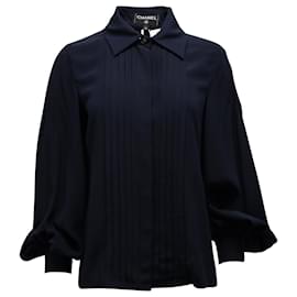 Chanel-Blusa plissada com botões ocultos Chanel em seda azul marinho-Azul marinho
