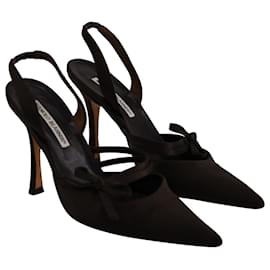 Manolo Blahnik-Manolo Blahnik Slingback Zapatos de salón con punta en punta en satén marrón oscuro-Castaño