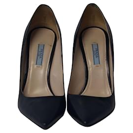 Prada-Zapatos de Salón Prada con Punta en Punta en Cuero Negro-Negro