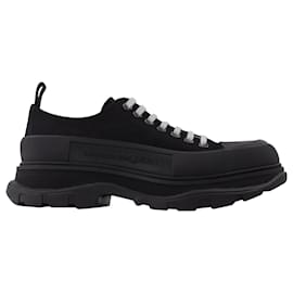 Alexander Mcqueen-Tread Slick Sneakers - Alexander Mcqueen - Black - Canva-Black