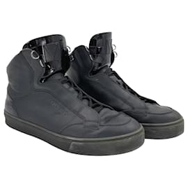 Louis Vuitton-Louis Vuitton hi-top sneakers in black leather-Black