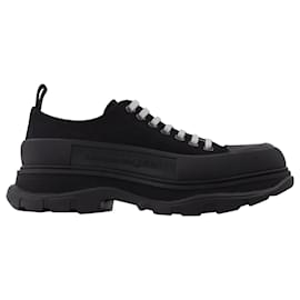 Alexander Mcqueen-Tread Slick Sneaker in Black Leather-Black