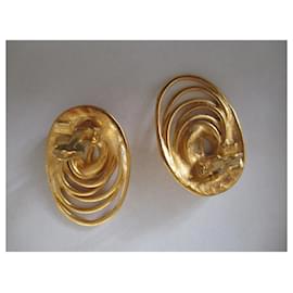 Balenciaga-Golden "swirl" clips.-Golden