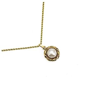 Chanel-Chanel Faux Pear Pendant Necklace Metal Necklace R00787 in Good condition-Golden