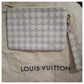 Louis Vuitton-Weiße City-Clutch von Louis Vuitton-Aus weiß