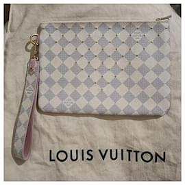 Louis Vuitton-Weiße City-Clutch von Louis Vuitton-Aus weiß