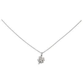 Dodo Pomellato Colar e pingente Dodo "Clover" em ouro branco e diamantes. Outro