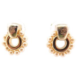 BRINCOS VINTAGE LOGOTIPO GIVENCHY E PÉROLAS EM METAL DOURADO BRINCOS DOURADOS Dourado