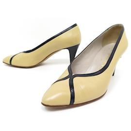 Chanel-VINTAGE CHANEL SHOES PUMPS 37 A TWO-TONE LEATHER HEELS PUMP SHOES-Other