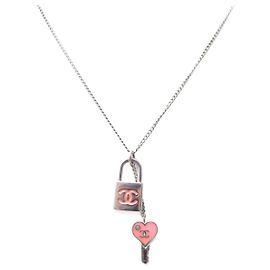 CHANEL CADEADO E COLAR COM PINGENTE DE CHAVE 2007 COLAR CADEADO DE METAL PRATA Prata