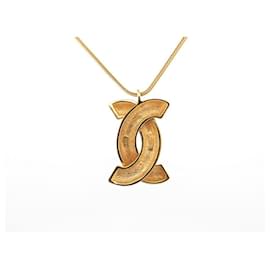 Chanel-VINTAGE CHANEL NECKLACE PENDANT LOGO CC STYLIZED 1960'S GOLD PENDANT NECKLACE-Golden