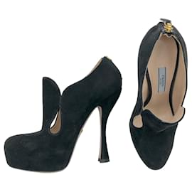 Prada-Prada pumps in black suede with curved heel-Black