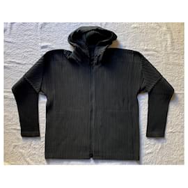Issey Miyake-Homme Plissé Black hooded jacket-Black