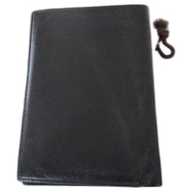 Hermès Black leather wallet. Black