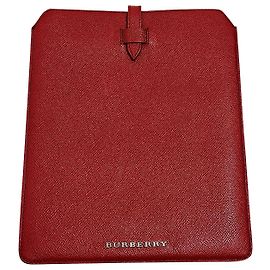 Funda para iPad Burberry en cuero rojo oscuro Burdeos