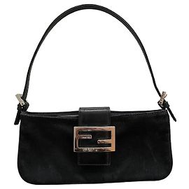 Fendi Black plain vintage batuette classic. Black