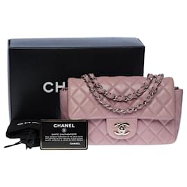 Chanel-L'exquis "Must Have" Sac bandoulière Chanel Mini Timeless flap bag en cuir d'agneau matelassé violet lilas-Violet