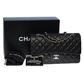 Chanel-L'Iconique "Must Have" Sac Chanel Timeless medium 25 cm à double rabat en cuir d'agneau matelassé noir-Noir