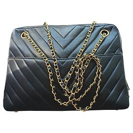 chanel V-stich shoulder strap Black Golden