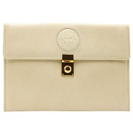 Gianni Versace Vintage Clutch aus genarbtem Leder in Creme Fleisch