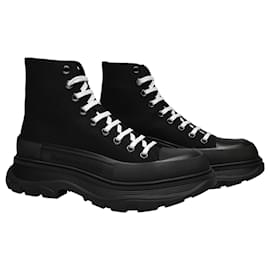 Alexander Mcqueen-Tread Slick Sneakers in Black Canvas-Black