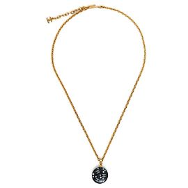 Colar Chanel Dourado com Medalhão Azul Marinho e Pérolas Dourado