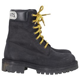 Vêtements Botas Trucker de couro Vetements com patch de logotipo em camurça preta Preto