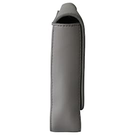 Loeffler Randall-Loeffler Randall Handtasche mit Verschlussklappe und Metallkette aus grauem Leder-Grau