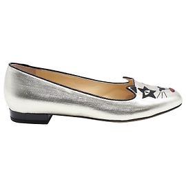 Sapatilhas Charlotte Olympia "Kiss Kitty Unplugged" em Silver Lamé Prata