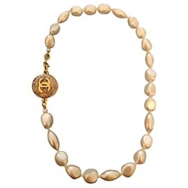 Chanel-Chanel colar de colecionador de pérolas vintage-Bege,Dourado