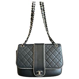 Chanel Timeless/Classique shoulder bag Black